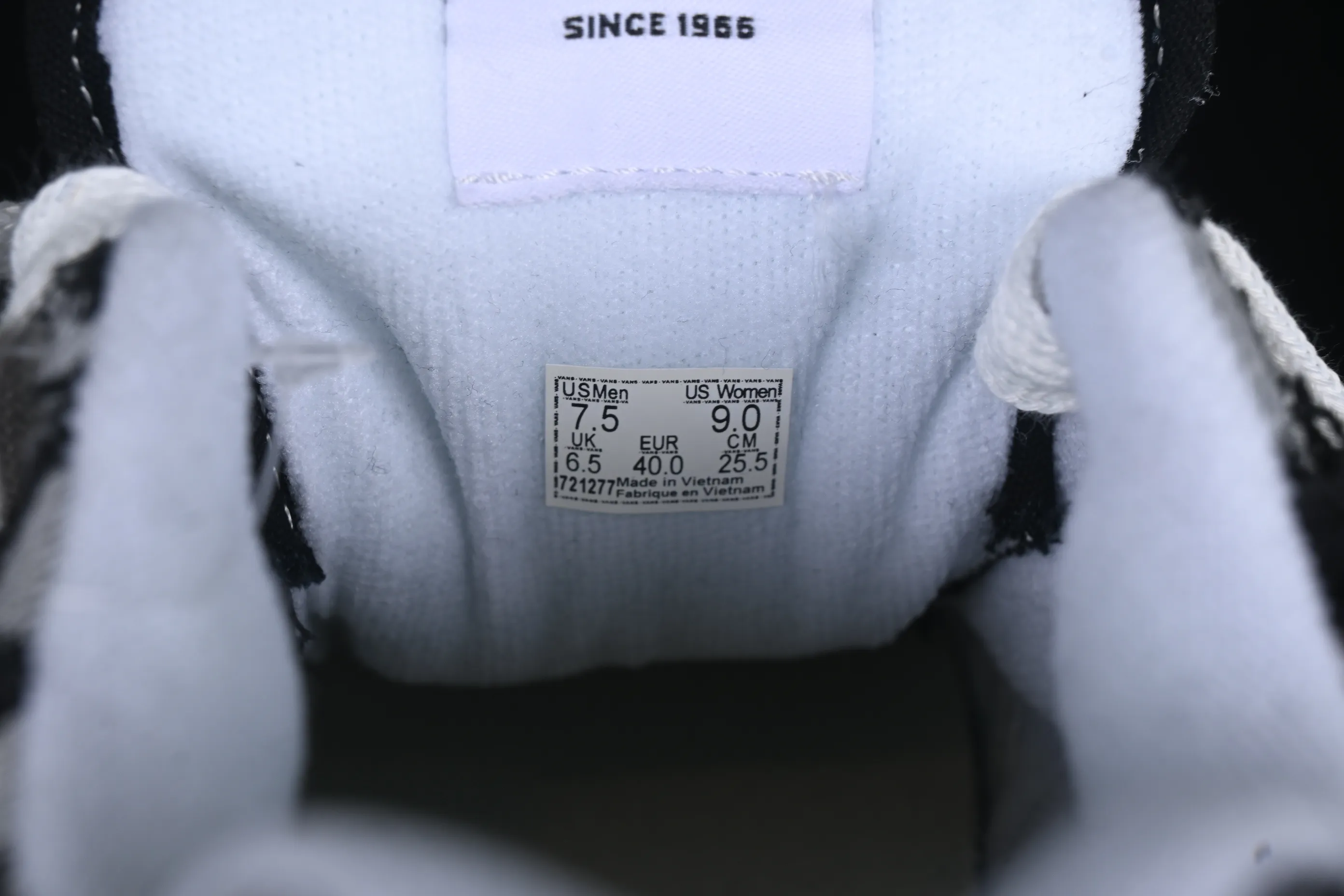 All categories Vans Vans series Vans Low Vans low-top Vans Knu Skool checkerboard washed denim low-top casual sneakers VN000CS0239